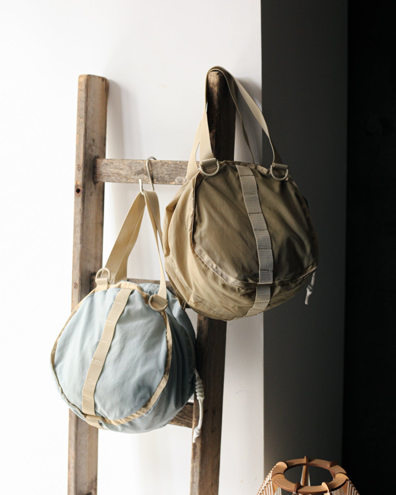 YOUNG&OLSEN THE DRYGOODS STORE ''NYLON BALL BAG'' (BEIGE)