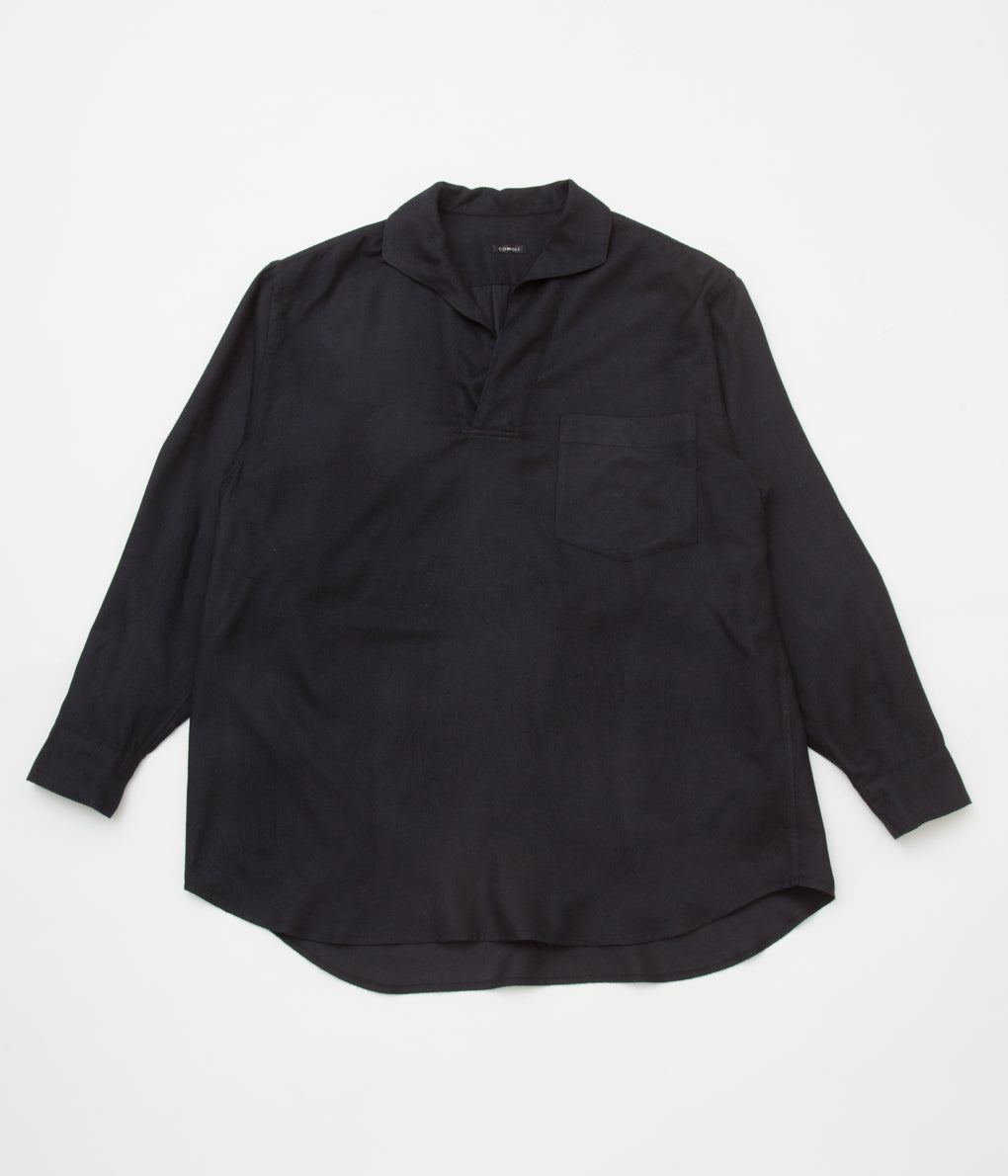 COMOLI(コモリ)"シルクネル スキッパーシャツ"(NAVY)