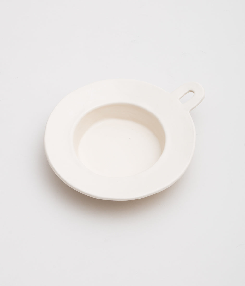 JEANNE TRESVAUX DU FRAVAL "ROUND DISH WITH HOOK"(CREAM)