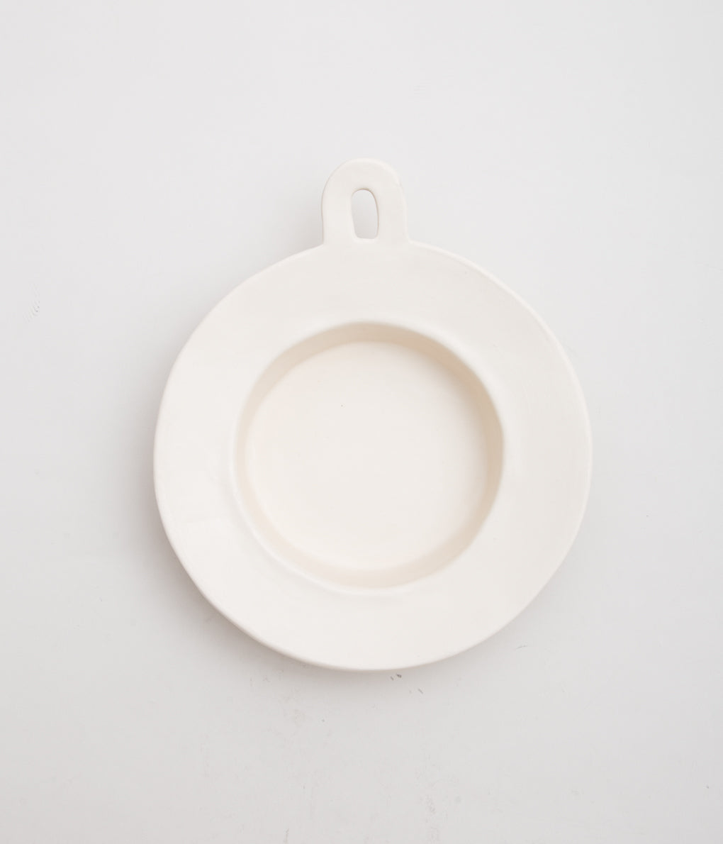 JEANNE TRESVAUX DU FRAVAL "ROUND DISH WITH HOOK"(CREAM)