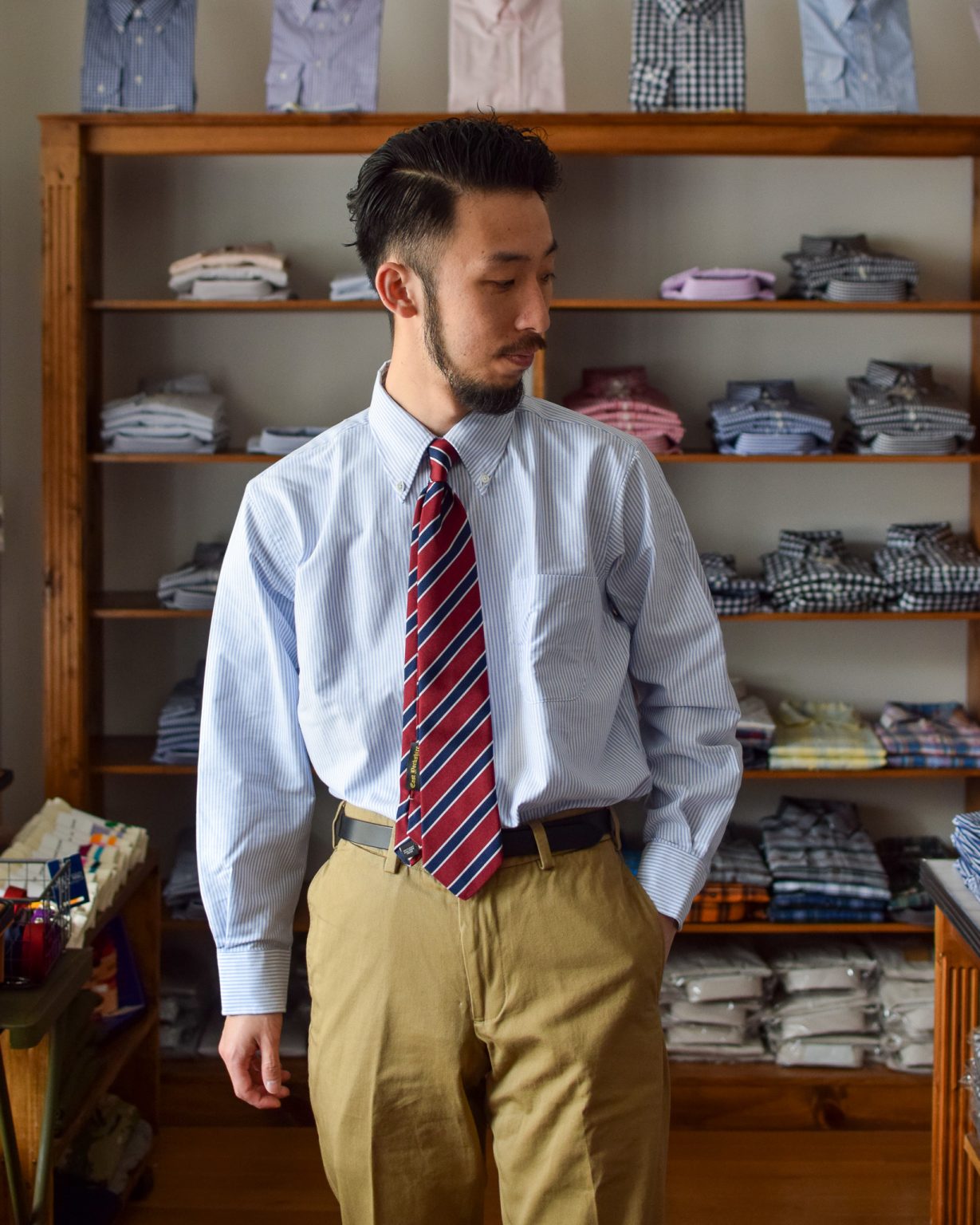 INDIVIDUALIZED SHIRTS "CANDY STRIPE (CLASSIC FIT BUTTON DOWN SHIRT)"(LIGHT BLUE)