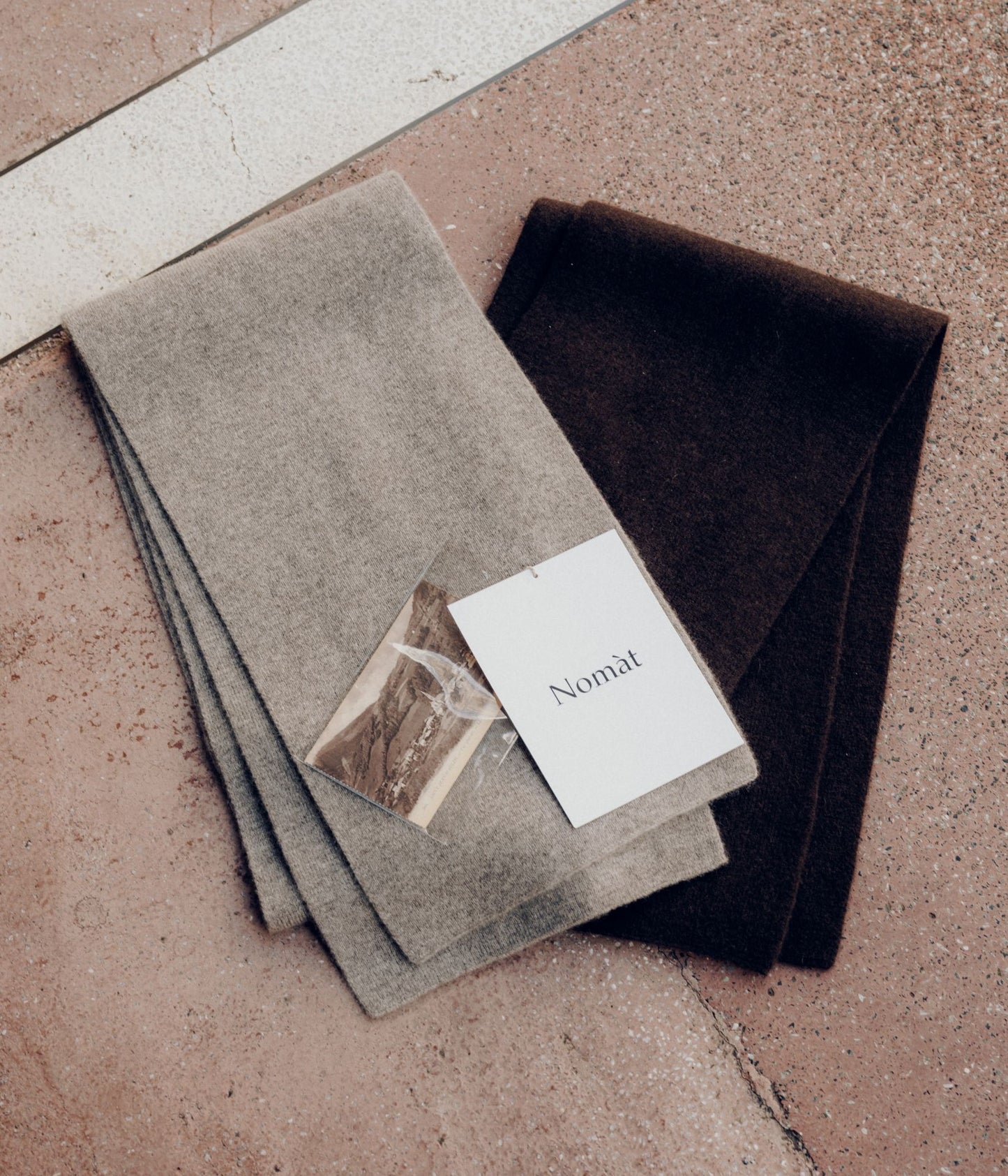 NOMAT ''YAK SHORT STOLE'' (GREY)