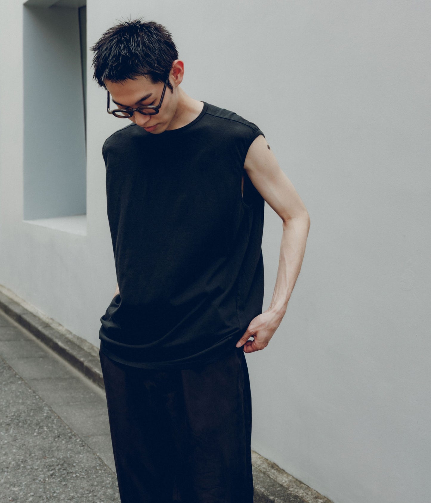 GABRIELA COLL GARMENTS ''NO.33 ORGANIC COTTON SLEEVELESS T-SHIRT'' (BLACK)