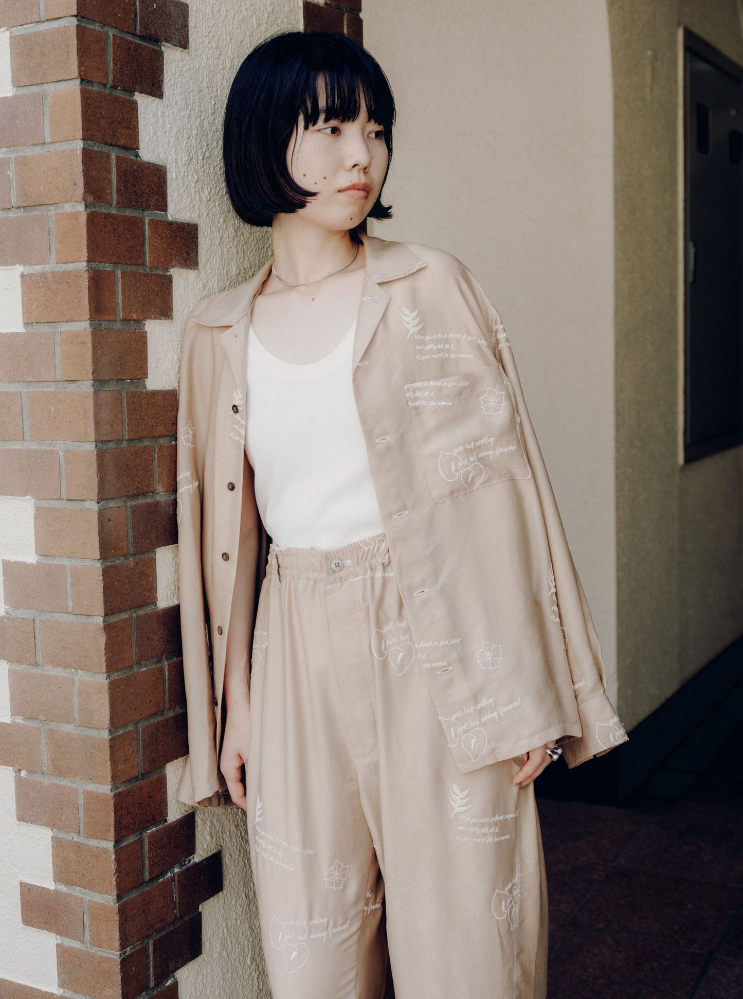 DIVINA FAMILY '' O'KEEFFE FLOWER SHIRTS'' (BEIGE)