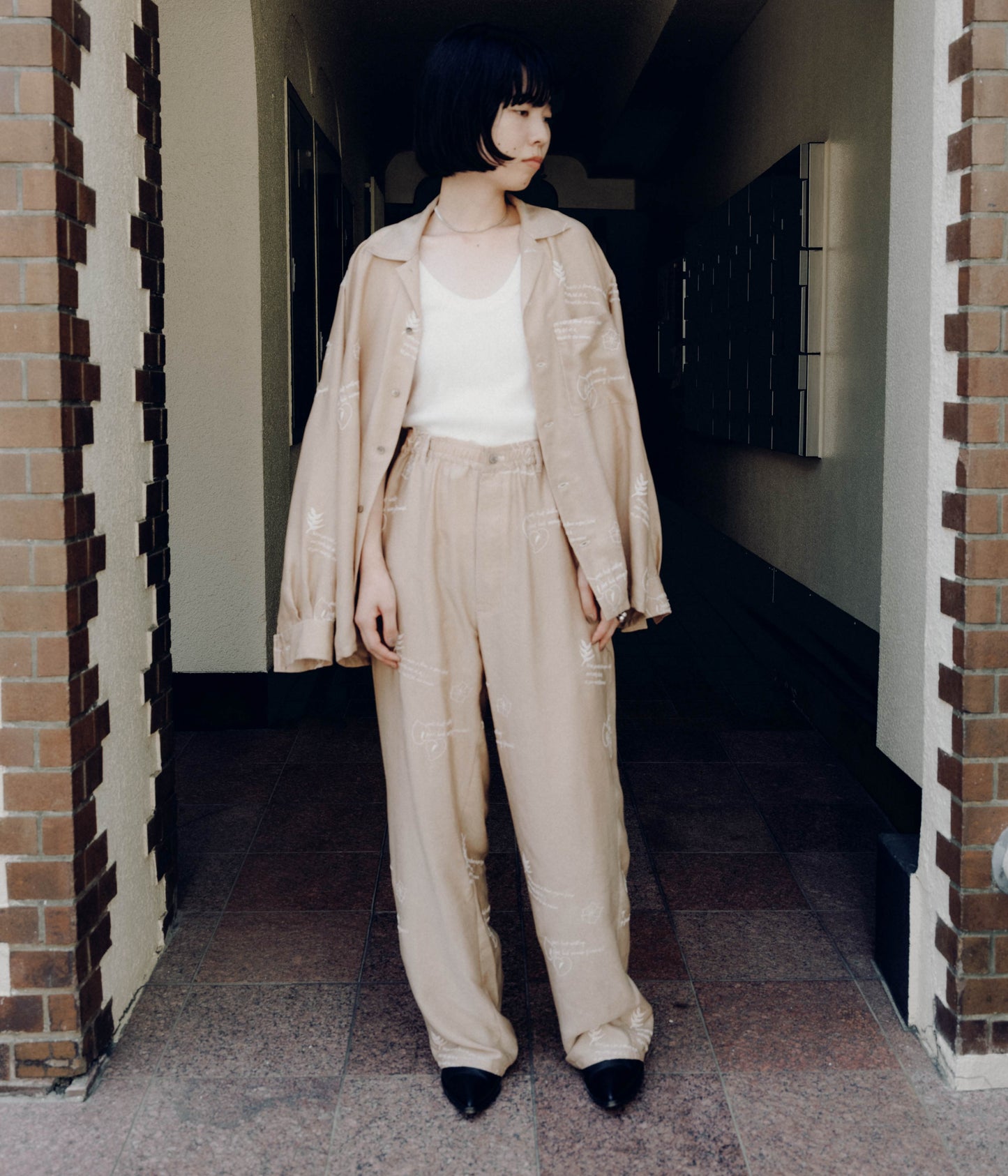 DIVINA FAMILY '' O'KEEFFE FLOWER SHIRTS'' (BEIGE)