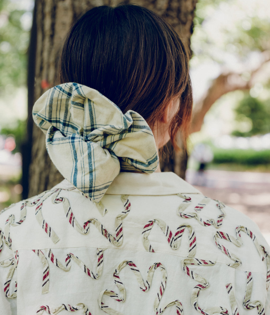 STORY MFG ''SCRUNCHIE'' (FRENCH GINGHAM INTERRUPTED)