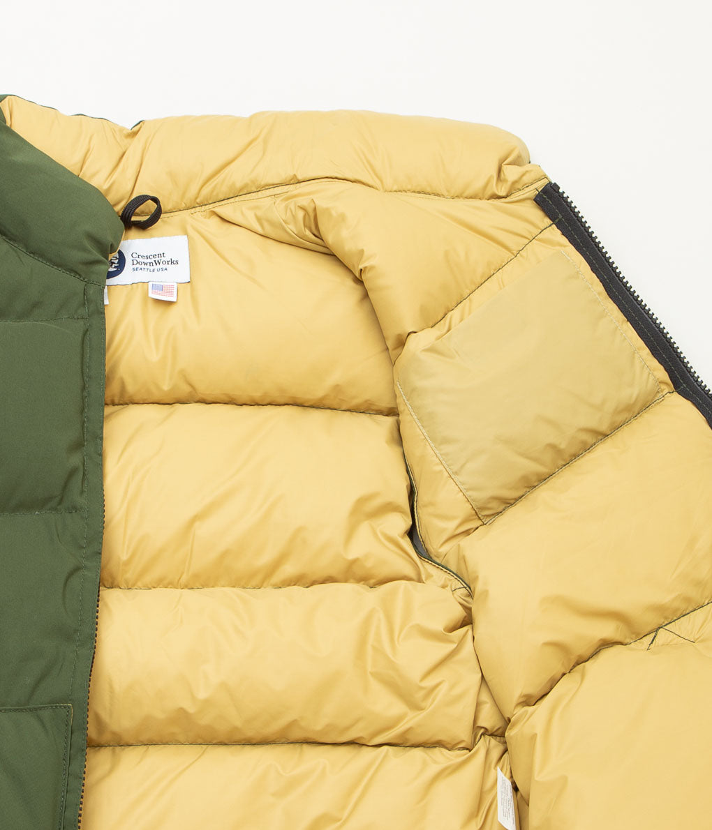 CRESCENT DOWN WORKS "NORTH BY NORTHWEST VEST"(OLIVE/KHAKI)