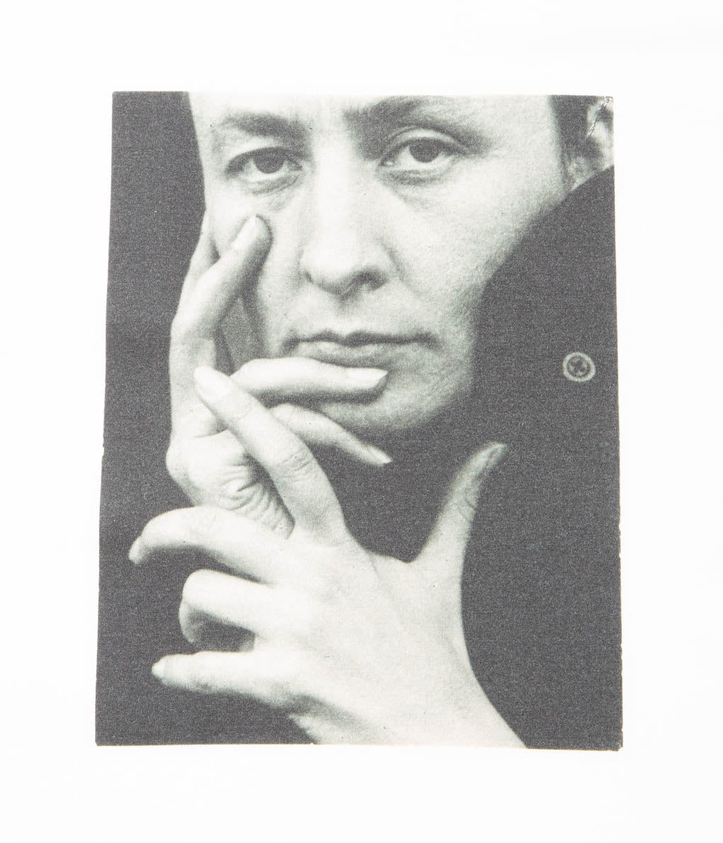GEORGIA O'KEEFFE "T SHIRTS GEORGIA O'KEEFFE, 1918"(WHITE)