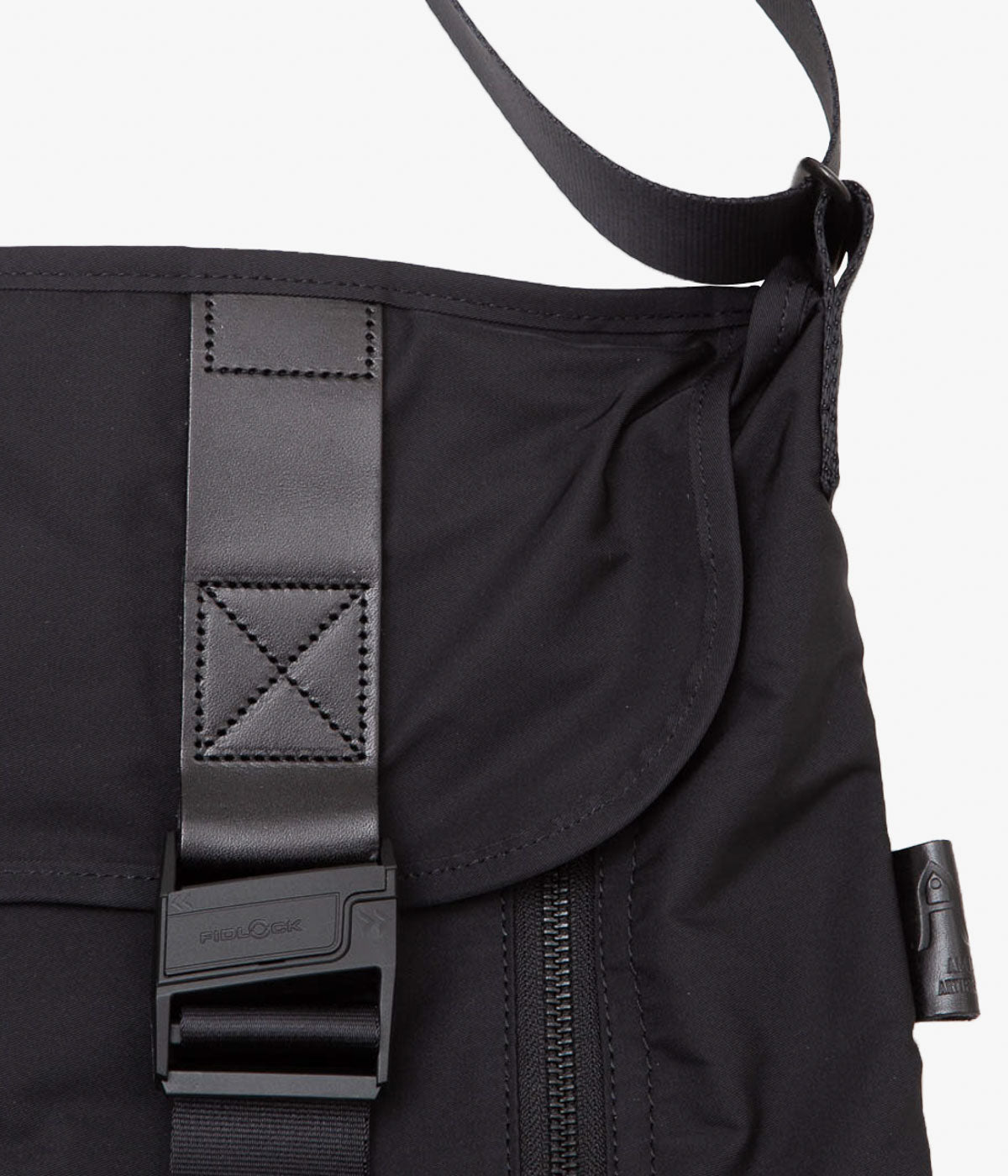 AMIACALVA ''GABARDINE MESSENGER BAG'' (BLACK)