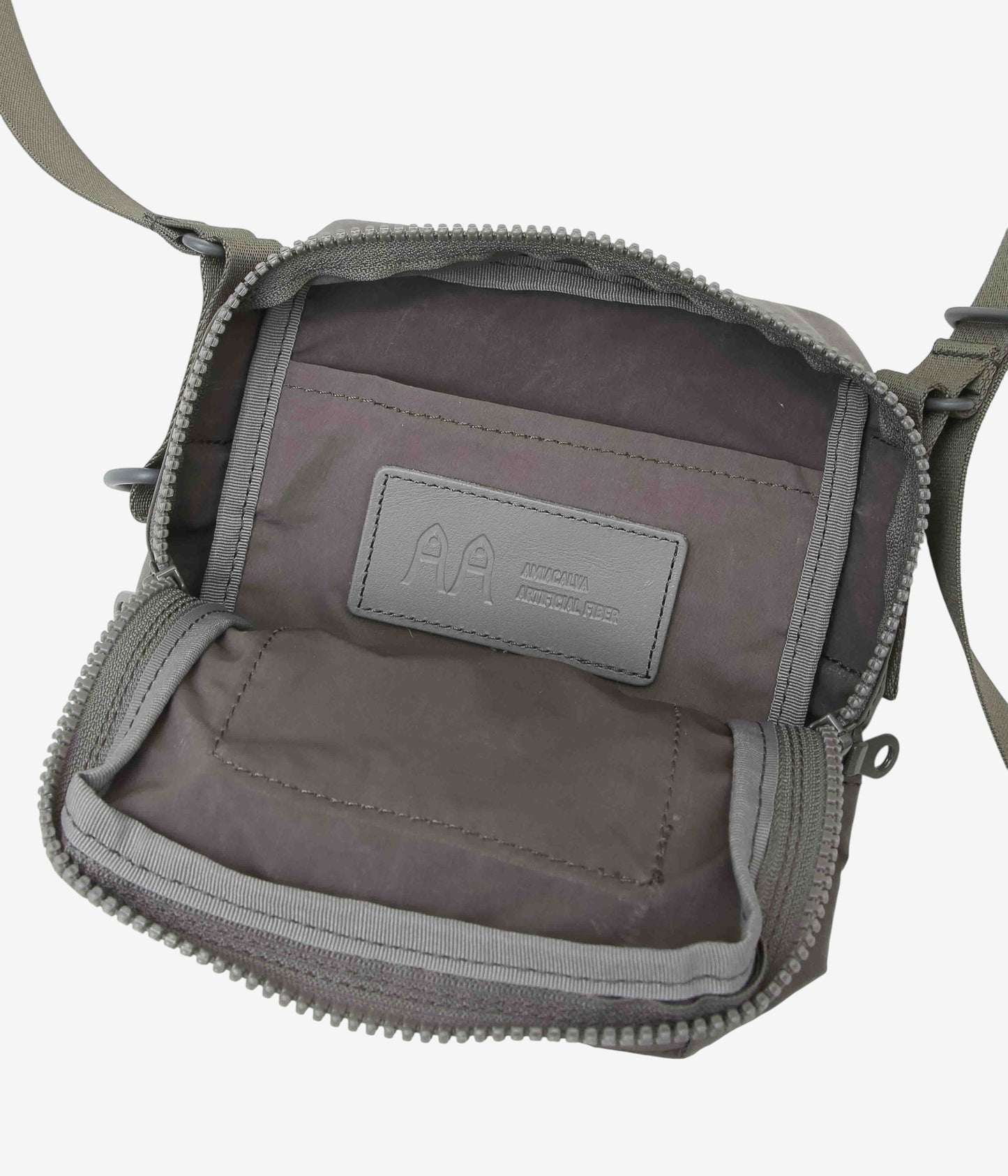 AMIACALVA "SPLIT YAN WP POCHETTE" (GRAY)
