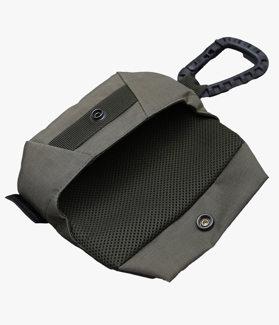 BAGJACK ''MOUSE POUCH L CARABINER'' (KHAKI/OLIVE)