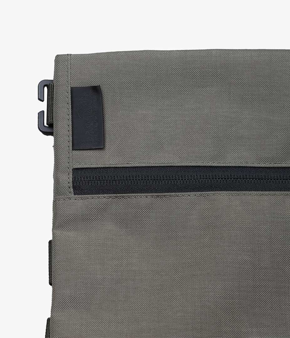 BAGJACK ''SQUARE POUCH'' (KHAKI/OLIVE)