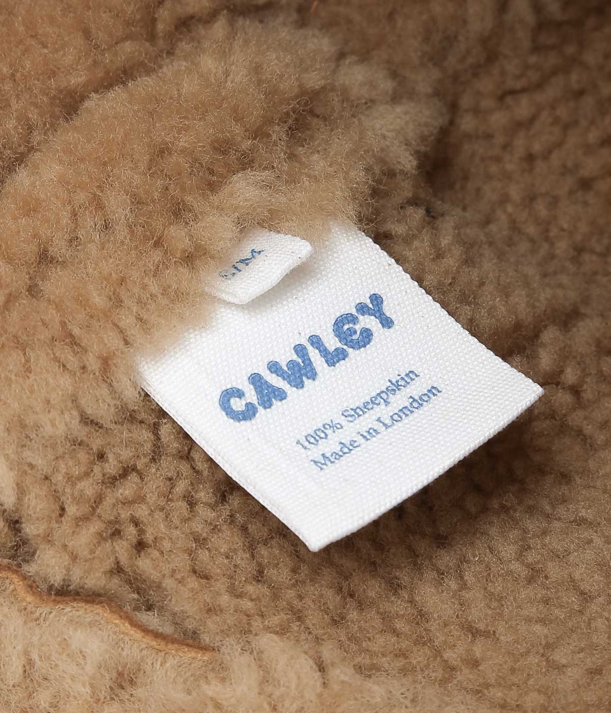 CAWLEY ''SUEDE BACK CURLY SHEEPSKIN CAP'' (TAN)