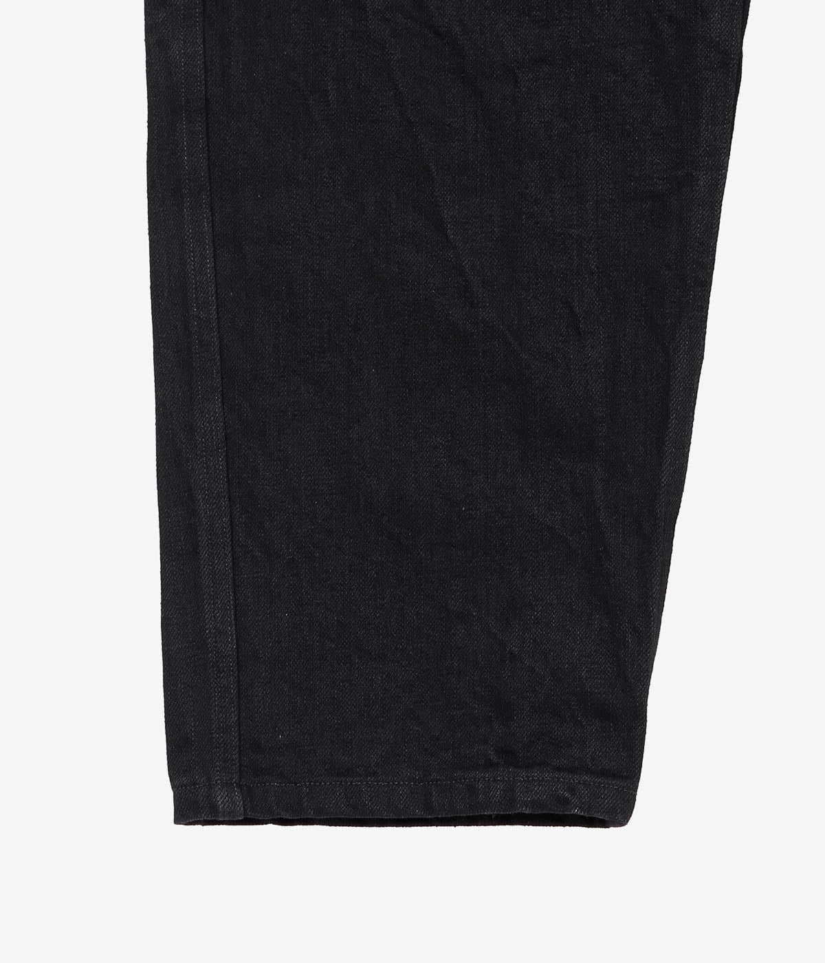 COMOLI ''ブラックデニム テーパードパンツ'' (BLACK)