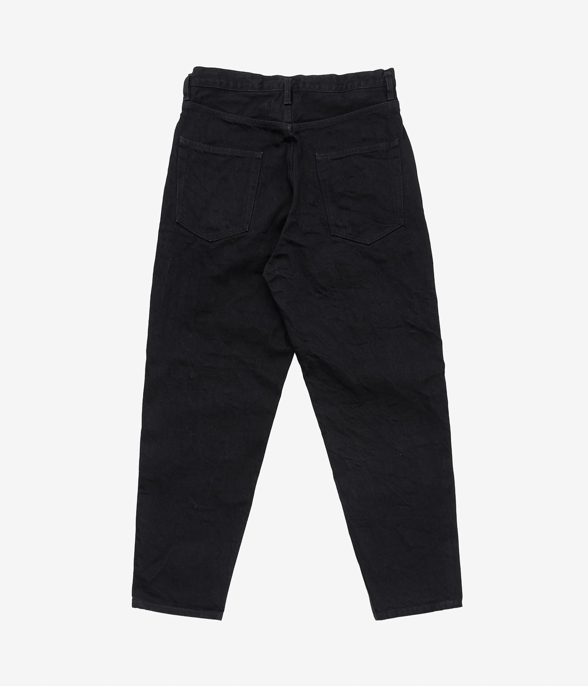 COMOLI ''ブラックデニム テーパードパンツ'' (BLACK)