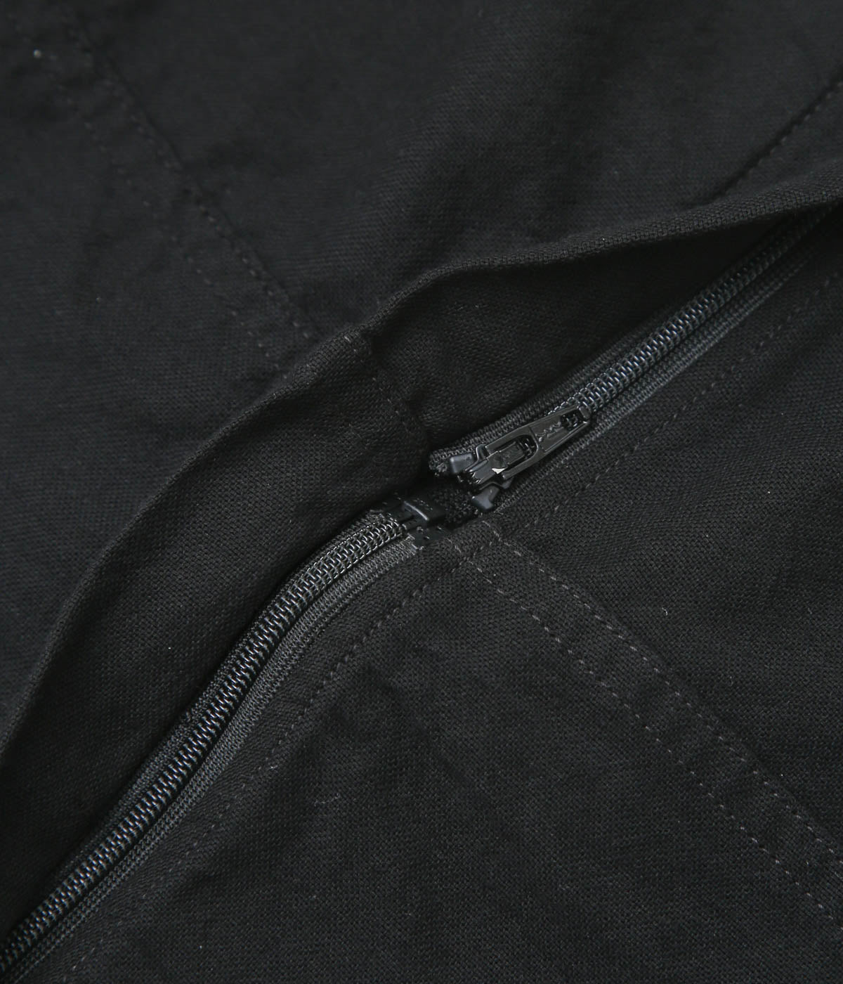 COMOLI ''オックス コンバーティブルパンツ'' (BLACK)