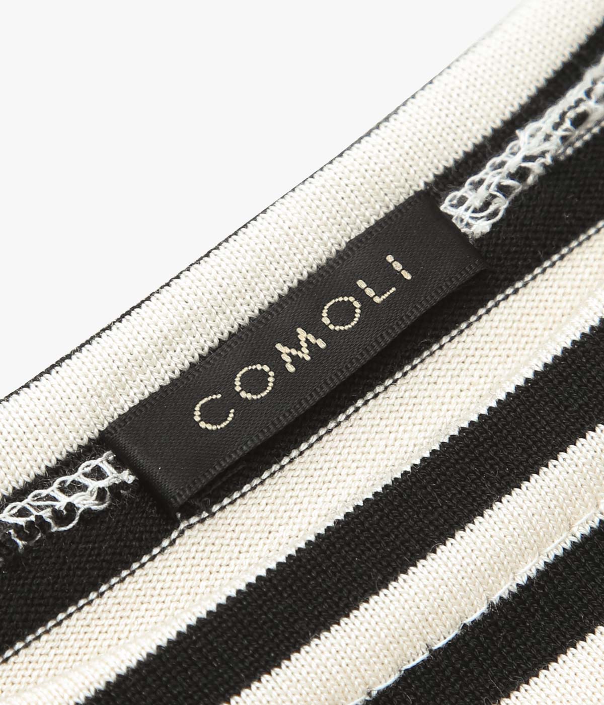 COMOLI "Border Boat Neck" (BLACK / ECRU)