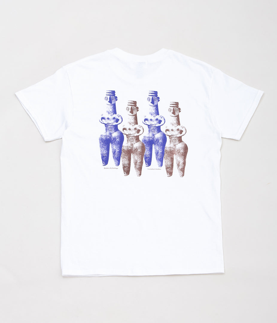 CURIO ''MODERN ARCHEOLOGY T'' (WHITE)