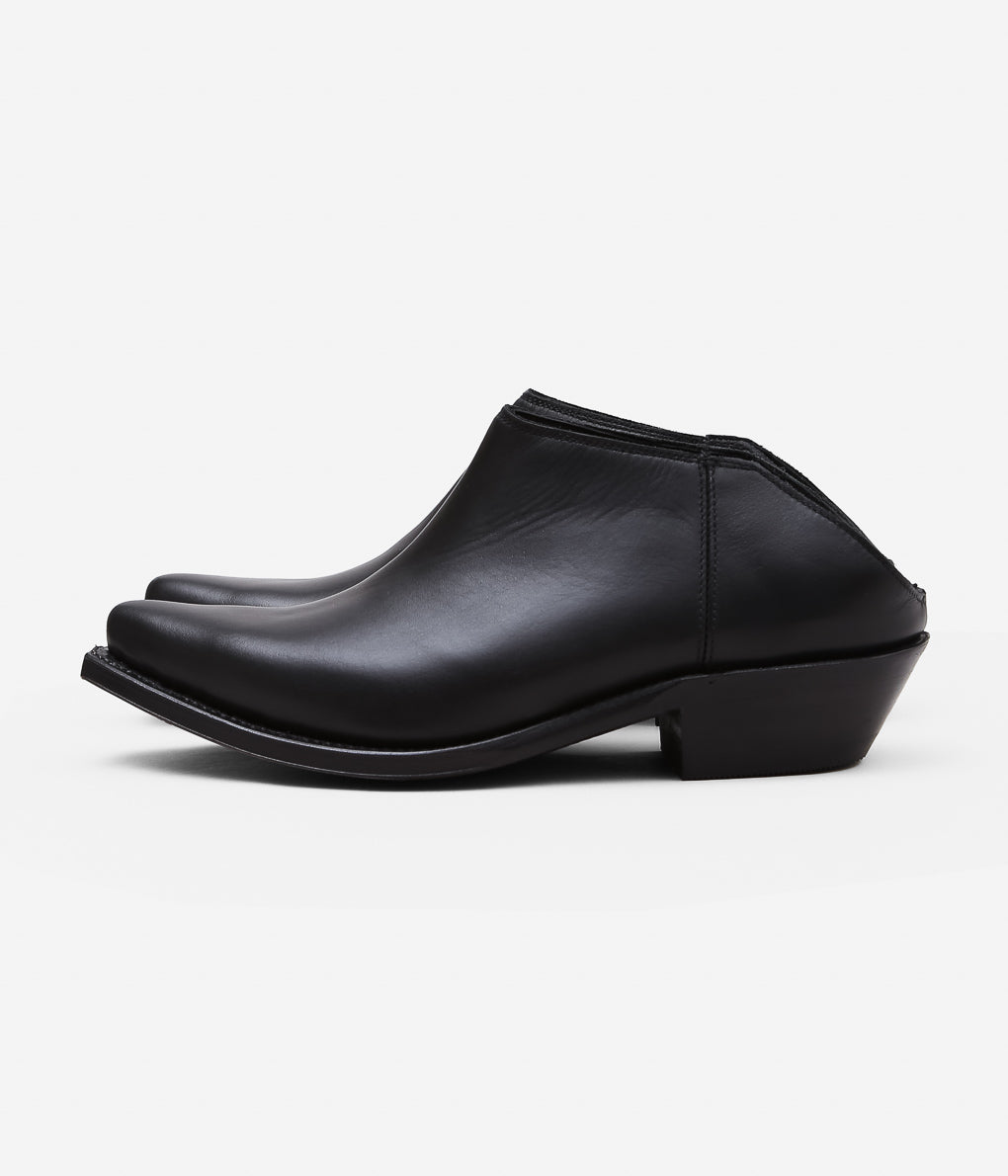 GABRIELA COLL GARMENTS ''NO.130 SENDRA CROPPED BOOTS'' (BLACK