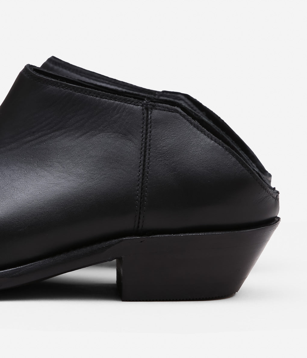 GABRIELA COLL GARMENTS ''NO.130 SENDRA CROPPED BOOTS'' (BLACK)