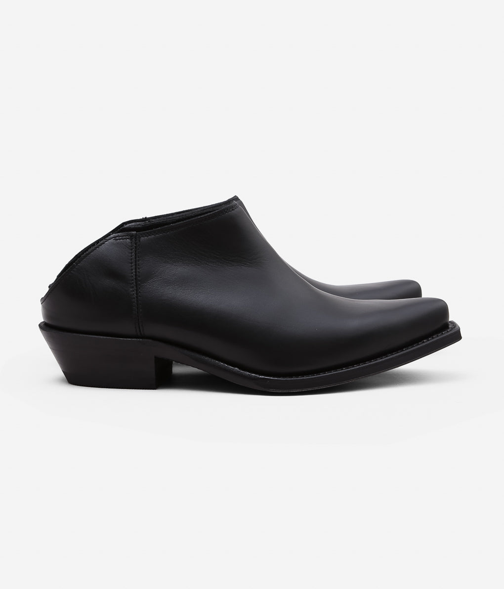 GABRIELA COLL GARMENTS ''NO.130 SENDRA CROPPED BOOTS'' (BLACK)
