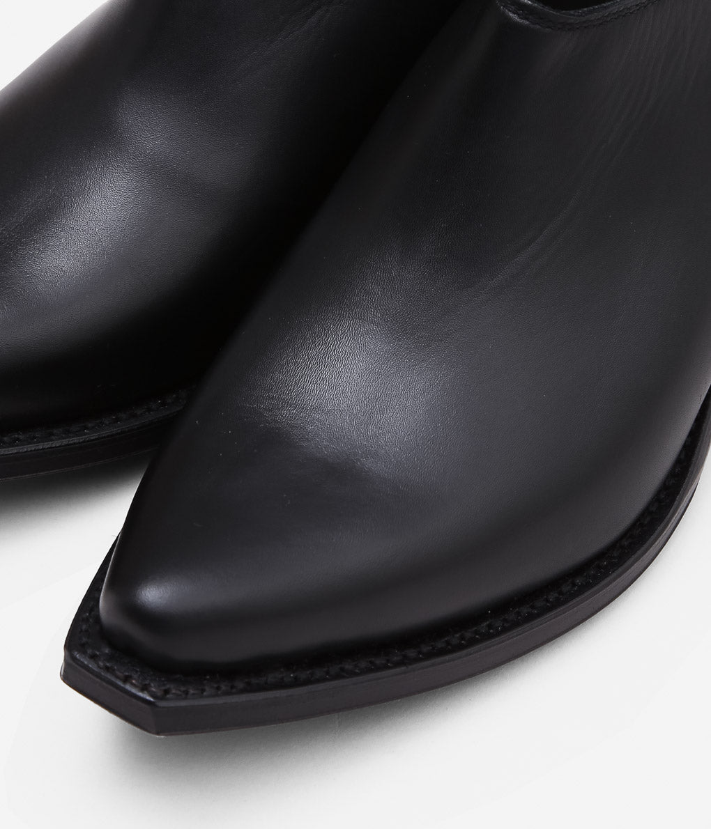 GABRIELA COLL GARMENTS ''NO.130 SENDRA CROPPED BOOTS'' (BLACK)