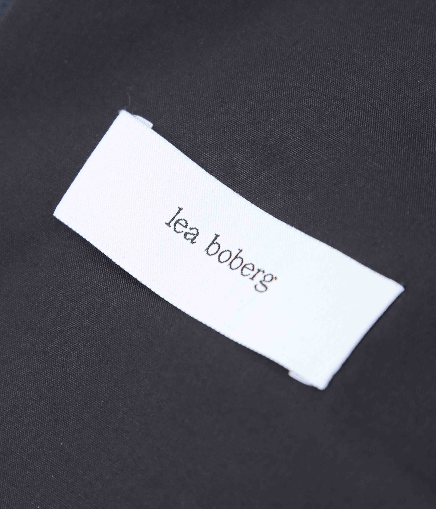 LEA BOBERG ''D.D.P. TROUSERS|BRITISH WOOL CREPE'' (NAVY)