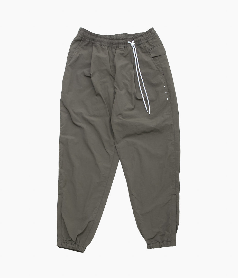 ファッションアイテム人気ランキング NYLON HARVEST TRAINER'' (DGR) – THE STORE BY MAIDENS パンツ