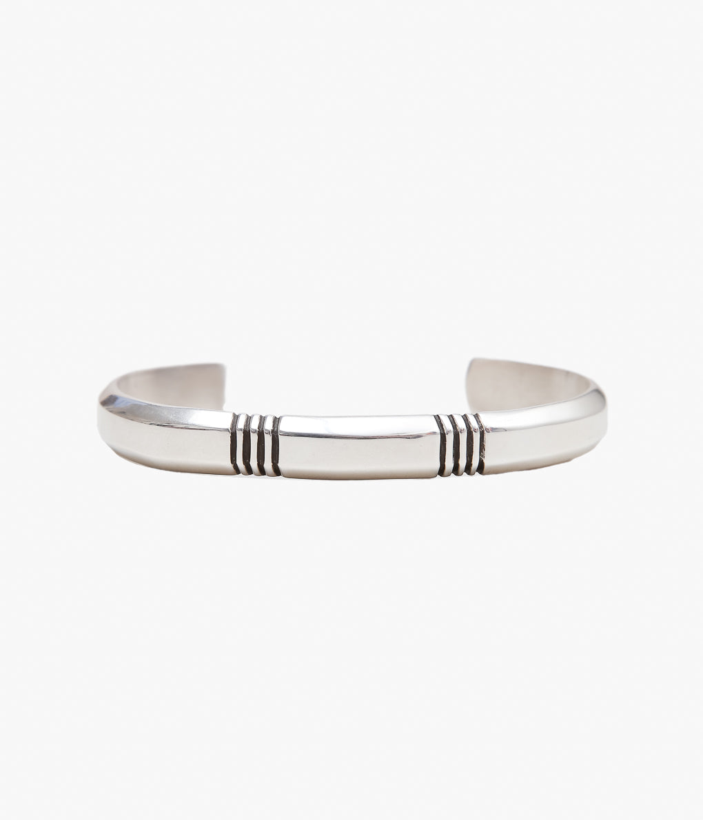 NATIVE AMERICAN JEWELRY ''CIPPY CRAZY HORSE ROCK STAR BANGLE'' (SILVER)