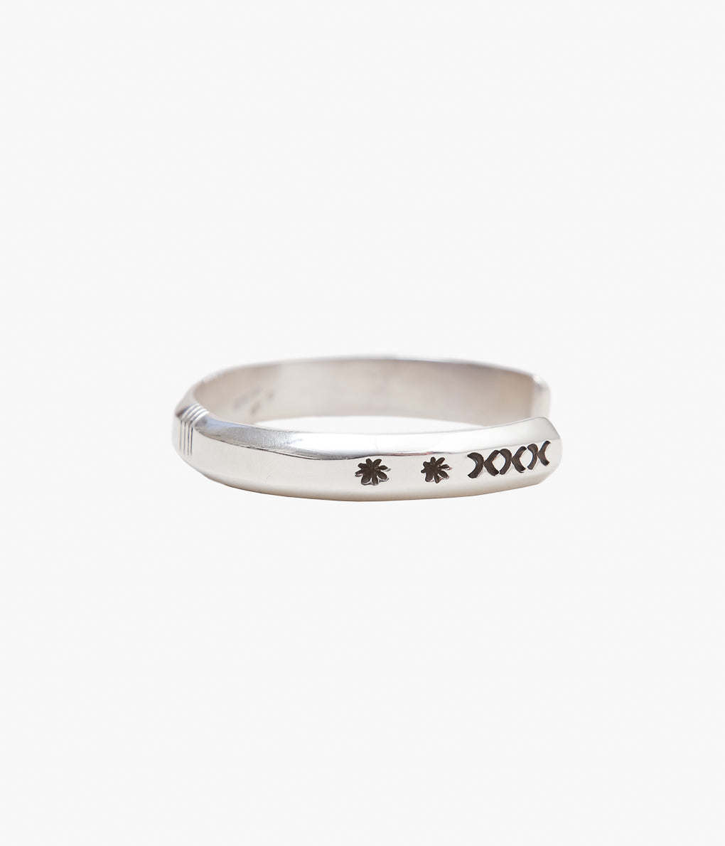NATIVE AMERICAN JEWELRY ''CIPPY CRAZY HORSE ROCK STAR BANGLE'' (SILVER)