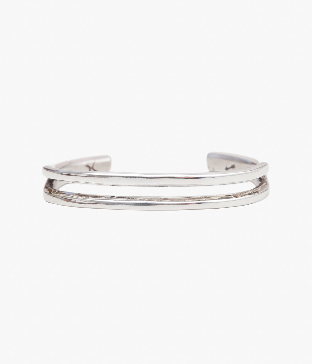 NATIVE AMERICAN JEWELRY ''CIPPY CRAZY HORSE SPLIT BANGLE'' (SILVER)
