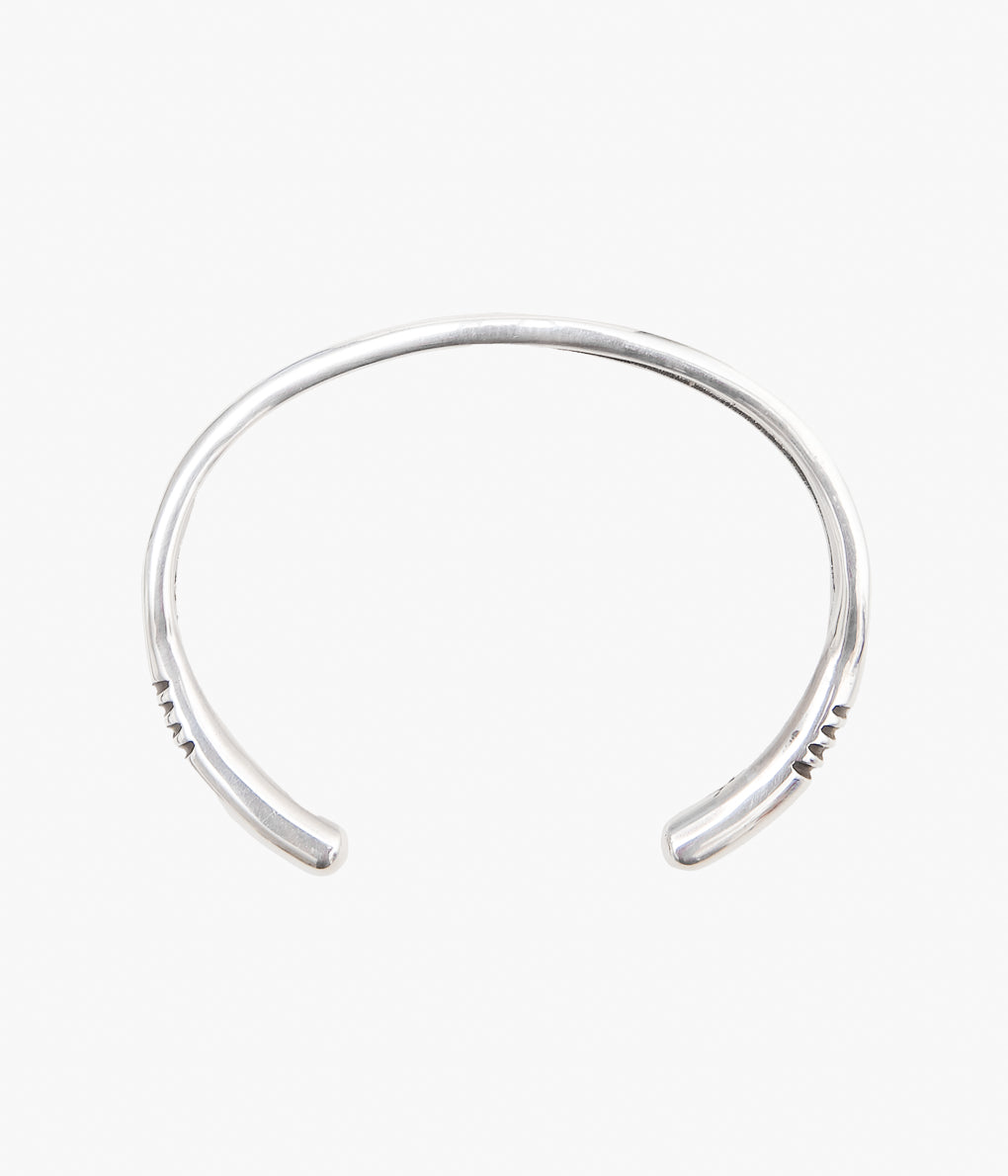 NATIVE AMERICAN JEWELRY ''CIPPY CRAZY HORSE SPLIT BANGLE'' (SILVER)