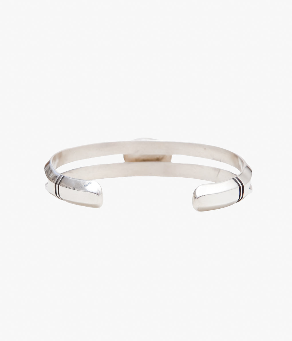 NATIVE AMERICAN JEWELRY ''CIPPY CRAZY HORSE LABRADORITE SPLIT BANGLE'' (SILVER)