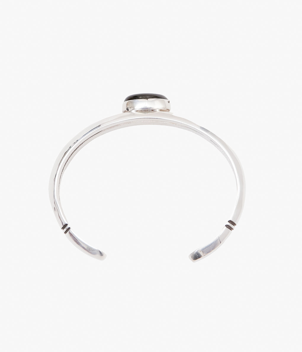NATIVE AMERICAN JEWELRY ''CIPPY CRAZY HORSE LABRADORITE SPLIT BANGLE'' (SILVER)