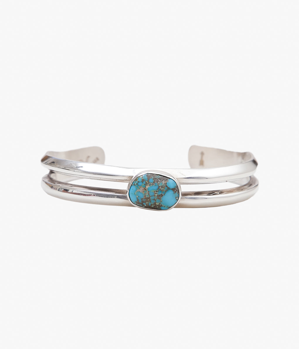 NATIVE AMERICAN JEWELRY ''CIPPY CRAZY HORSE TURQUOISE SPLIT BANGLE'' (SILVER)