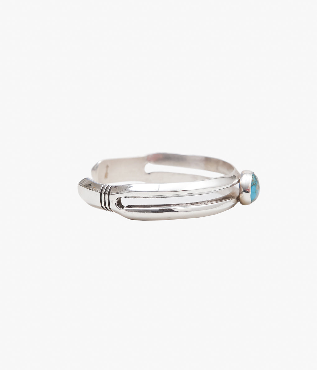 NATIVE AMERICAN JEWELRY ''CIPPY CRAZY HORSE TURQUOISE SPLIT BANGLE'' (SILVER)