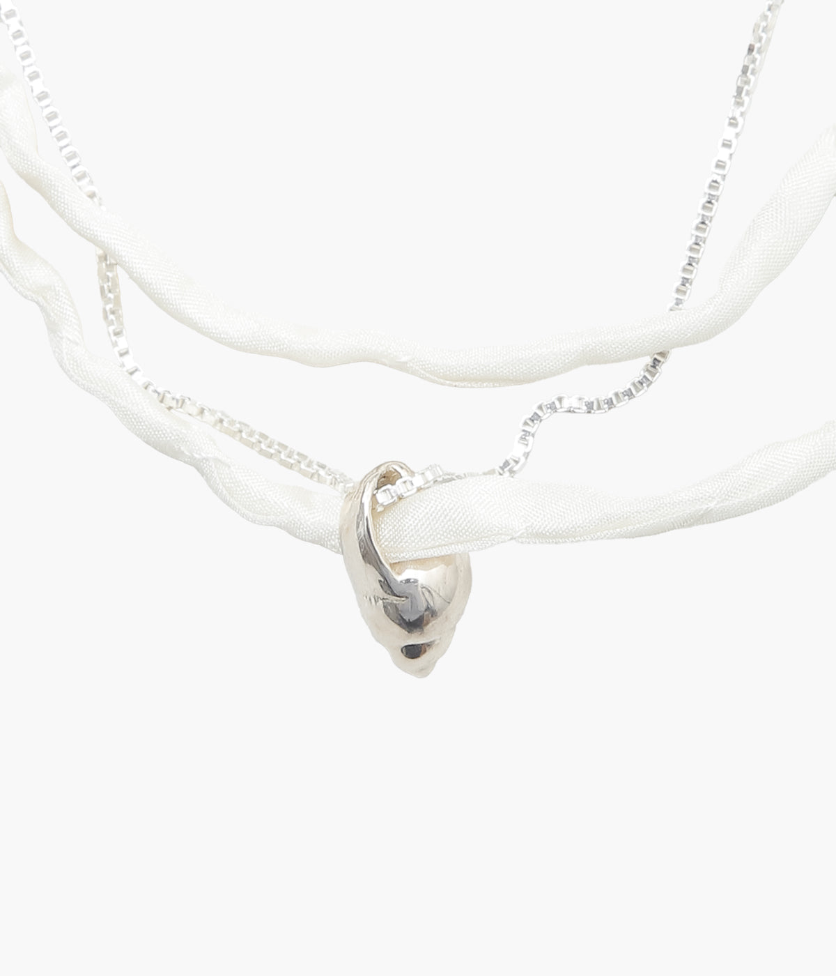 P.NINA ''VENUS PEARL NECKLACE'' (CREAM)
