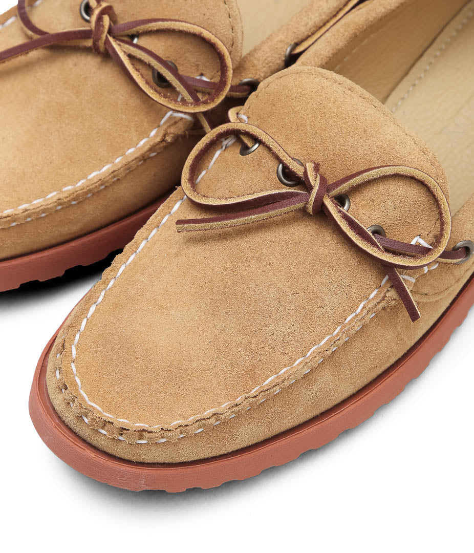 QUODDY TRAIL MOCCASIN ''CANOE SHOES(COMFORT LUG SOLE)'' (TOAST SUEDE)