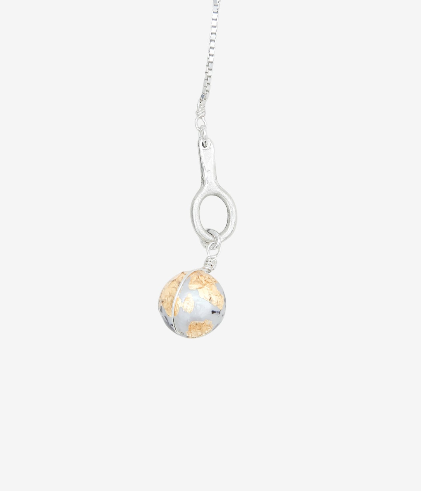 ORNAMENT&CRIME ''Y CHOKER W/ ROUND PEARL HAND DRAWING'' (SILVER/PEARL)