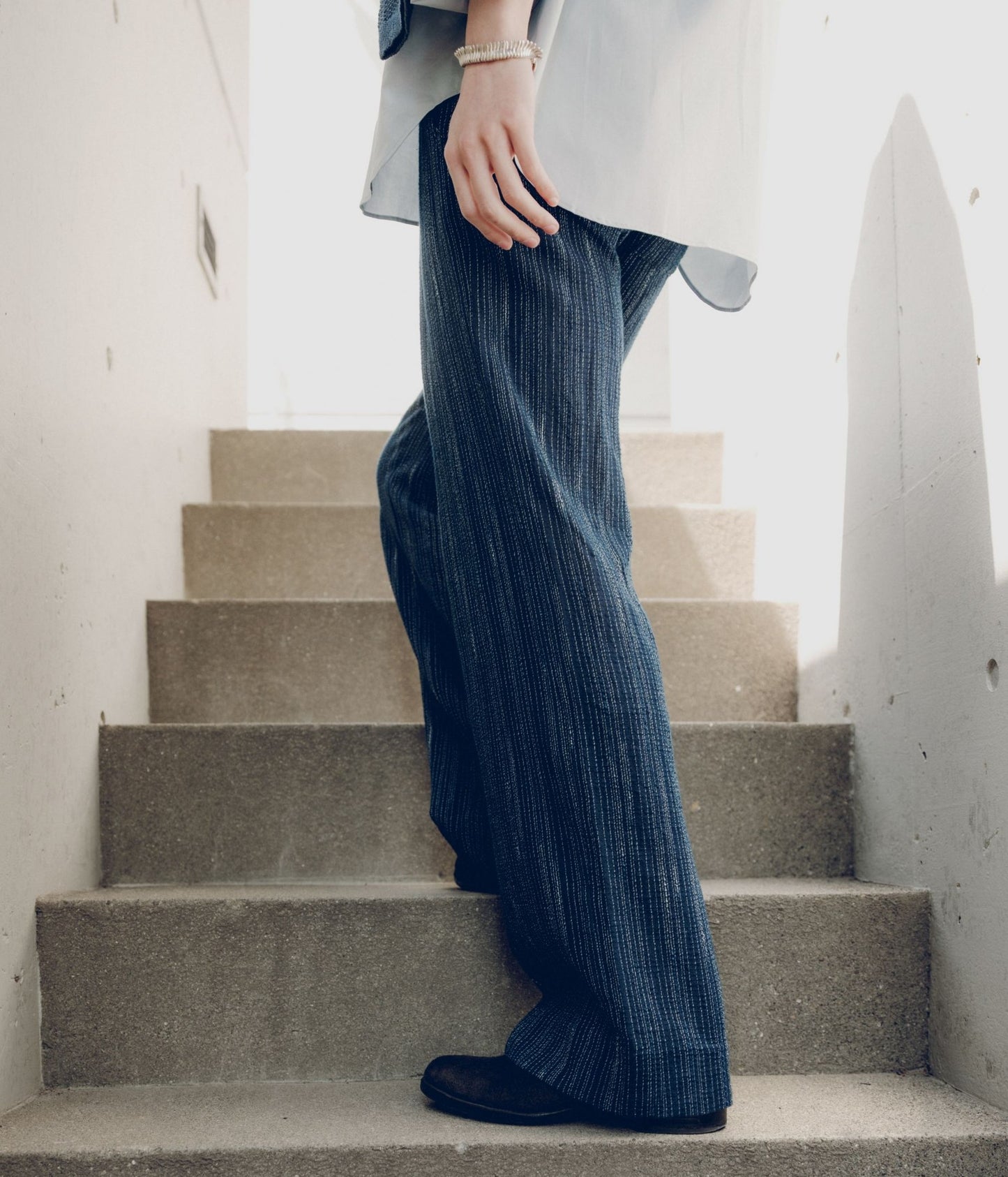 SEYA. ''NAP PANTS'' (INDIGO RAIN)