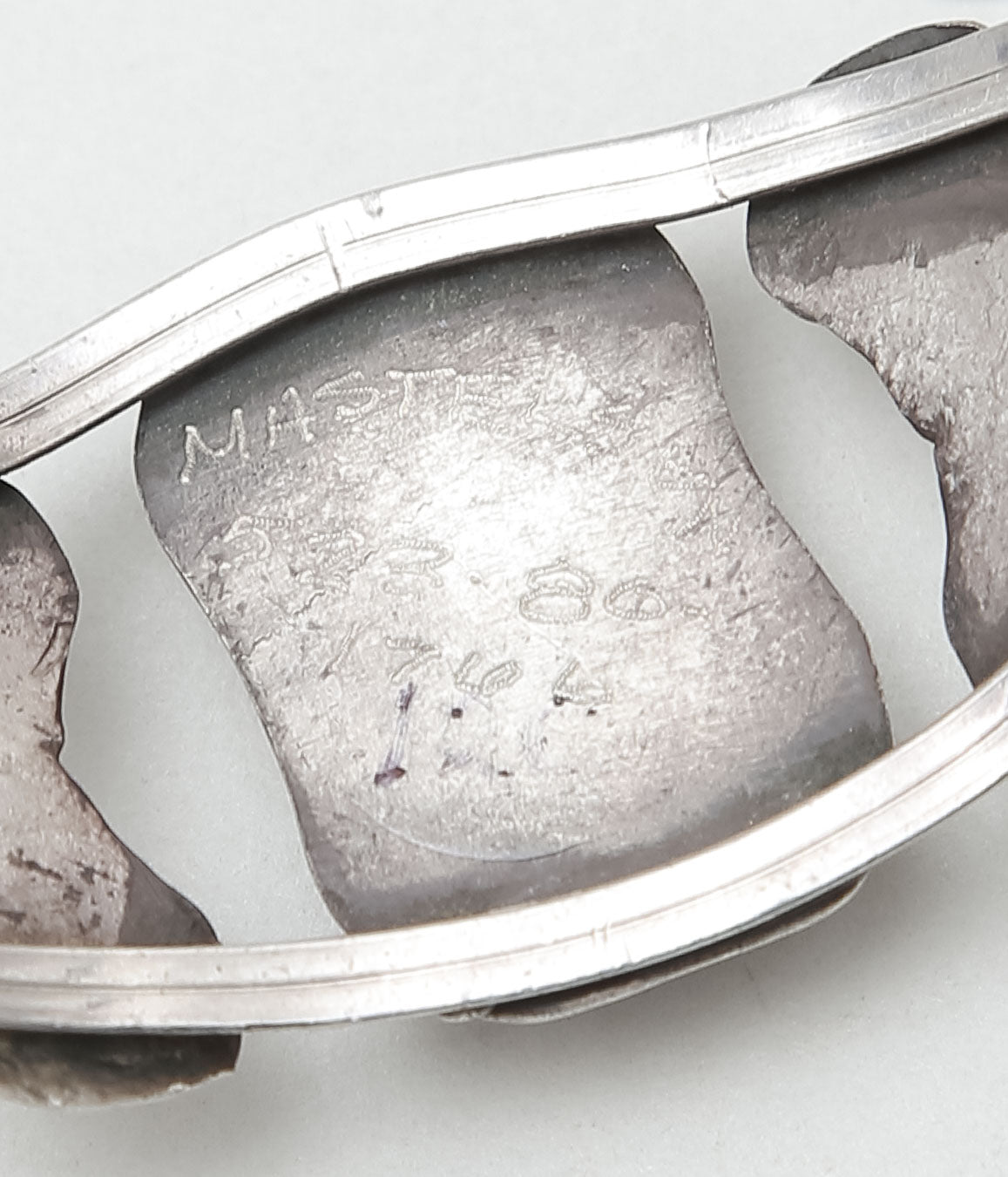 VINTAGE JEWELRY ''VINTAGE INDIAN JEWELRY BANGLE 8'' (SILVER)