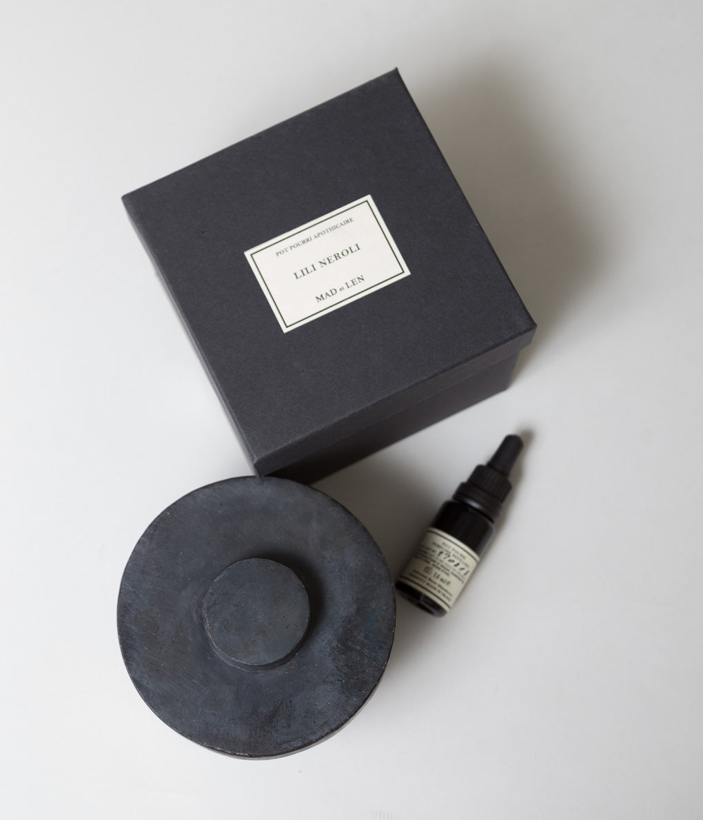 MAD ET LEN "POT POURRI D'APOTHICAIRE BLACK LAVA ROCK"(LILI NEROLI)