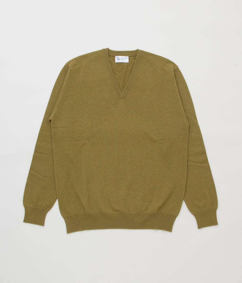 JOHNSTONS OF ELGIN"CLASSIC CASHMERE VEE NECK SWEATER"(HIGHLAND)