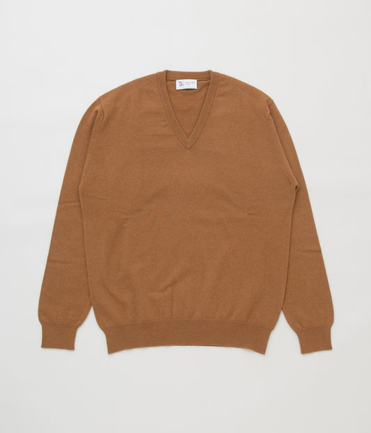 JOHNSTONS OF ELGIN"CLASSIC CASHMERE VEE NECK SWEATER"(DARK CAMEL)