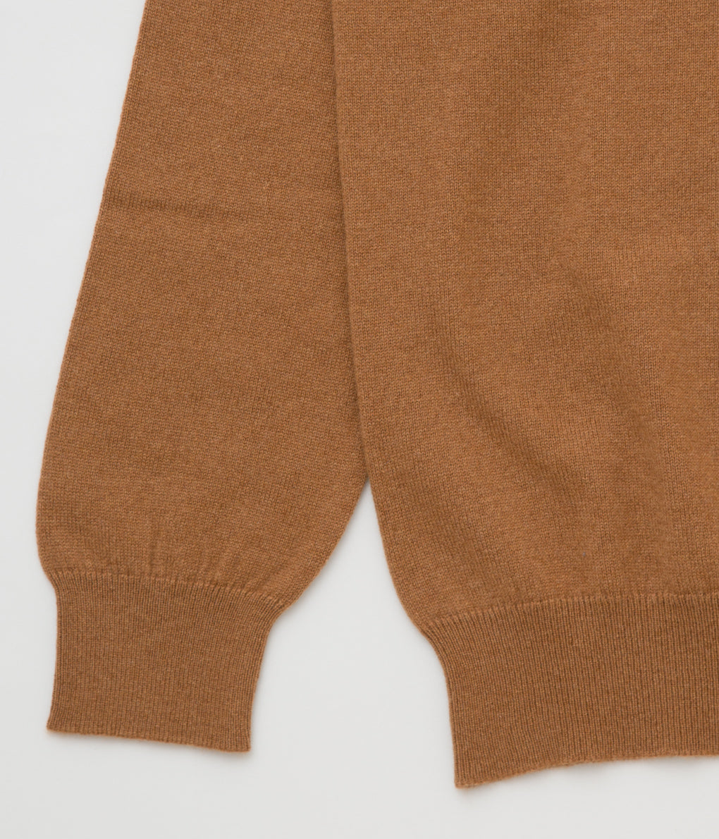 JOHNSTONS OF ELGIN "CLASSIC CASHMERE VEE NECK SWEATER"(DARK CAMEL)