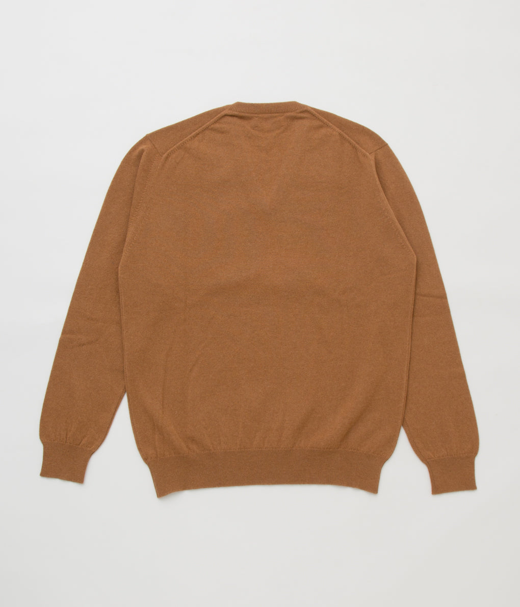 JOHNSTONS OF ELGIN "CLASSIC CASHMERE VEE NECK SWEATER"(DARK CAMEL)