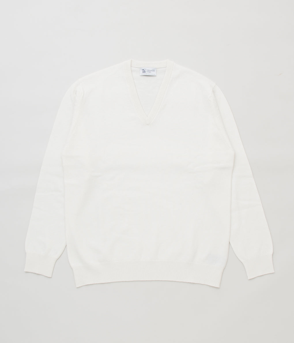 JOHNSTONS OF ELGIN"CLASSIC CASHMERE VEE NECK SWEATER"(WHITE)