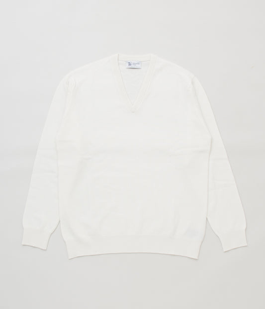 JOHNSTONS OF ELGIN"CLASSIC CASHMERE VEE NECK SWEATER"(WHITE)