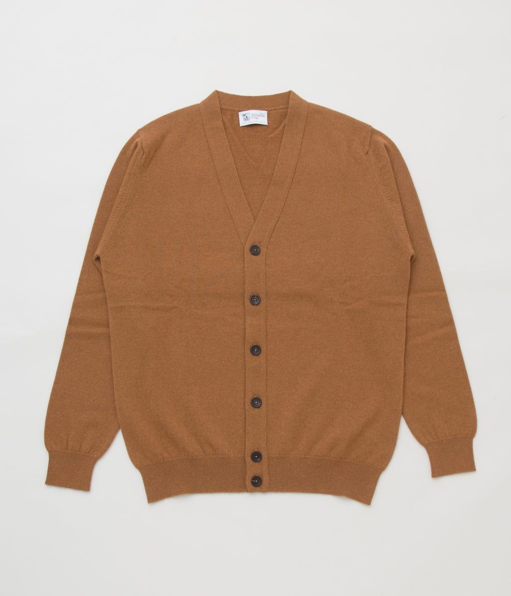 JOHNSTONS "CLASSIC CASHMERE VEE NECK CARDIGAN" (DARK CAMEL)
