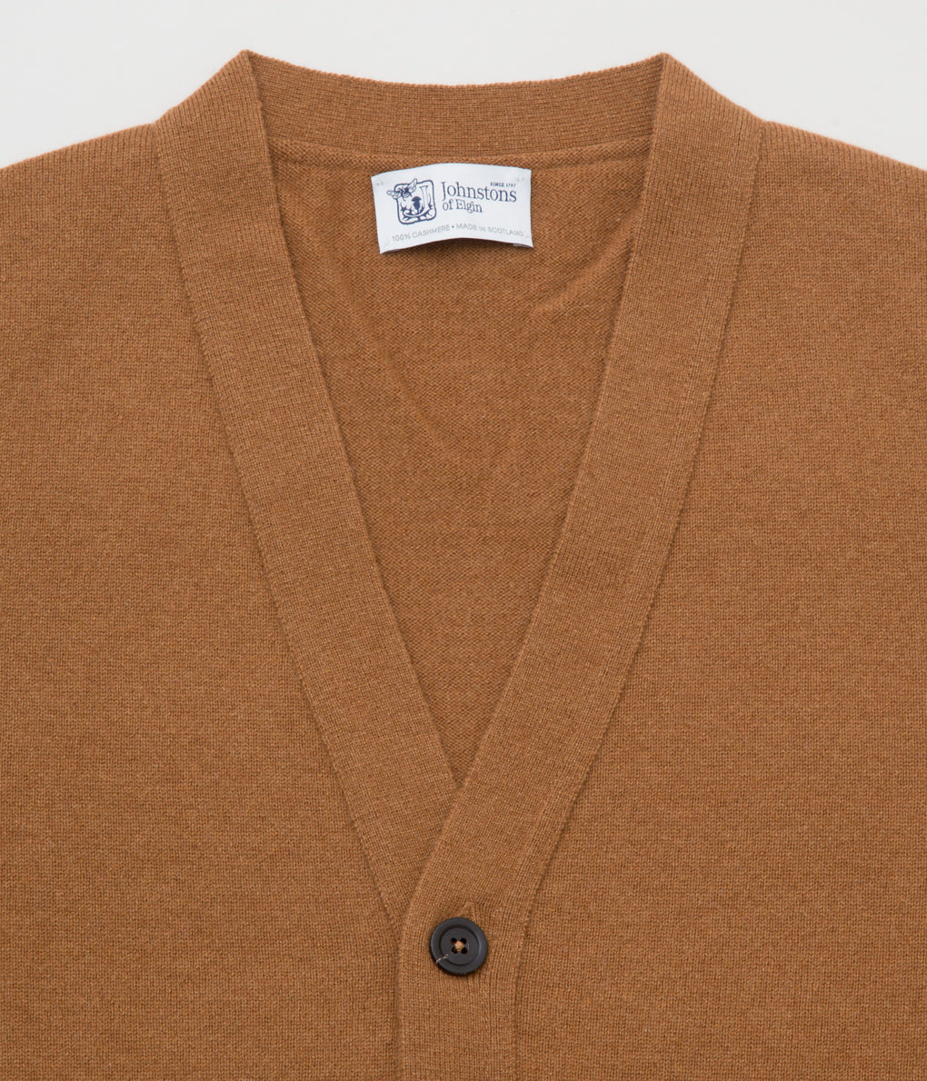 JOHNSTONS "CLASSIC CASHMERE VEE NECK CARDIGAN" (DARK CAMEL)